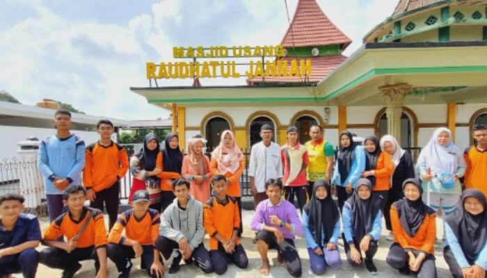 Majelis Guru Beserta Pelajar Goro Di Masjid Usang Raudhatul Jannah