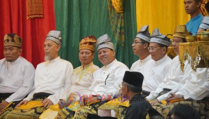 Tiba di Bumi Lancang Kuning, Bupati Suhardiman dan Wabup Muklisin Disambut Prosesi Adat