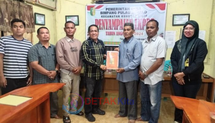 Camat Edison Tuindra Hadiri LKPPD – LPPD dan Penyerahan BLT DD Tahap I 2025