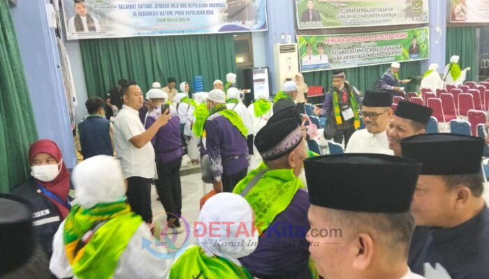 Wabup Muklisin Sambut Kedatangan Jemaah Haji Kuansing di Embarkasi Batam