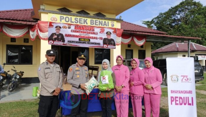 Polsek Benai Bagikan 50 Paket Bansos Ke Warga — HUT Bhayangkara Ke 79