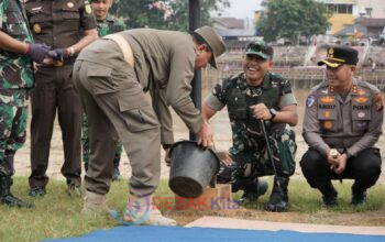 Bupati Kuansing Tanam Pohon Bersama Kapolda Riau, Danrem 031/WB dan Gubri Saat Apel Gelar Pasukan Operasi PETI Kuantan 2025