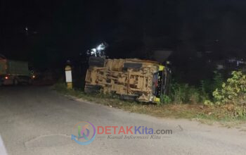 Lagi, Truk Colt Diesel Terguling di Tanjakan Panolak Koto, Warga Keluhkan Kondisi Jalan Rusak Parah