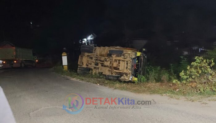 Lagi, Truk Colt Diesel Terguling di Tanjakan Panolak Koto, Warga Keluhkan Kondisi Jalan Rusak Parah