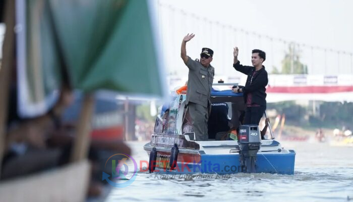Bupati Suhardiman dan Putra Mahkota Sapa Masyarakat di Arena Pacu Jalur 2025