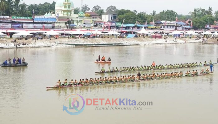Tim Raga Bhayangkara Polda Riau Raih Juara Kategori Eksibisi Pacu Jalur Nasional 2025 di Kuansing