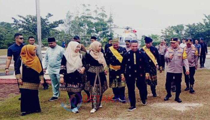 Rombongan Gubernur Riau dan Kapolda Tiba di Kuansing dengan Helikopter, Disambut Langsung Bupati Suhardiman Amby