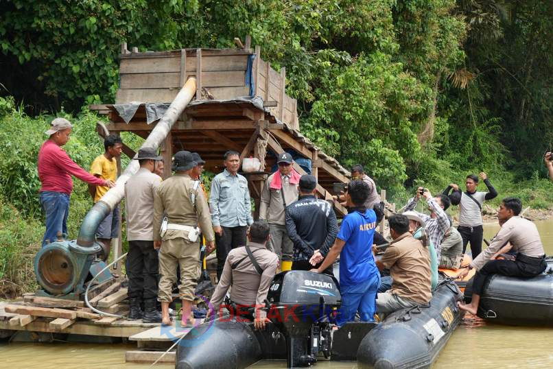 Guncang Kuansing! Bupati Suhardiman Turun Gunung, Komandoi Satgas All Out Bersihkan Sungai Batang Kuantan