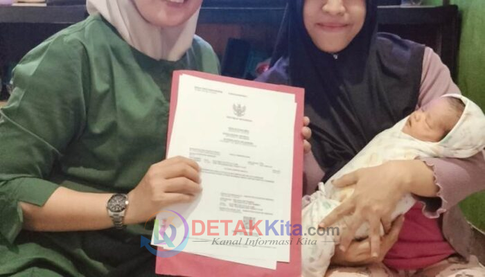 Ica Kurniasih Rasakan Manfaat Uji Coba Layanan Cepat Dukcapil Kuansing untuk Bayi Baru Lahir Lewat BPM