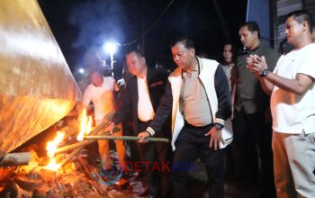 Hujan Tak Jadi Halangan: Malam Haru Pelayuran Jalur Dayang Malini Bersama Bupati Suhardiman