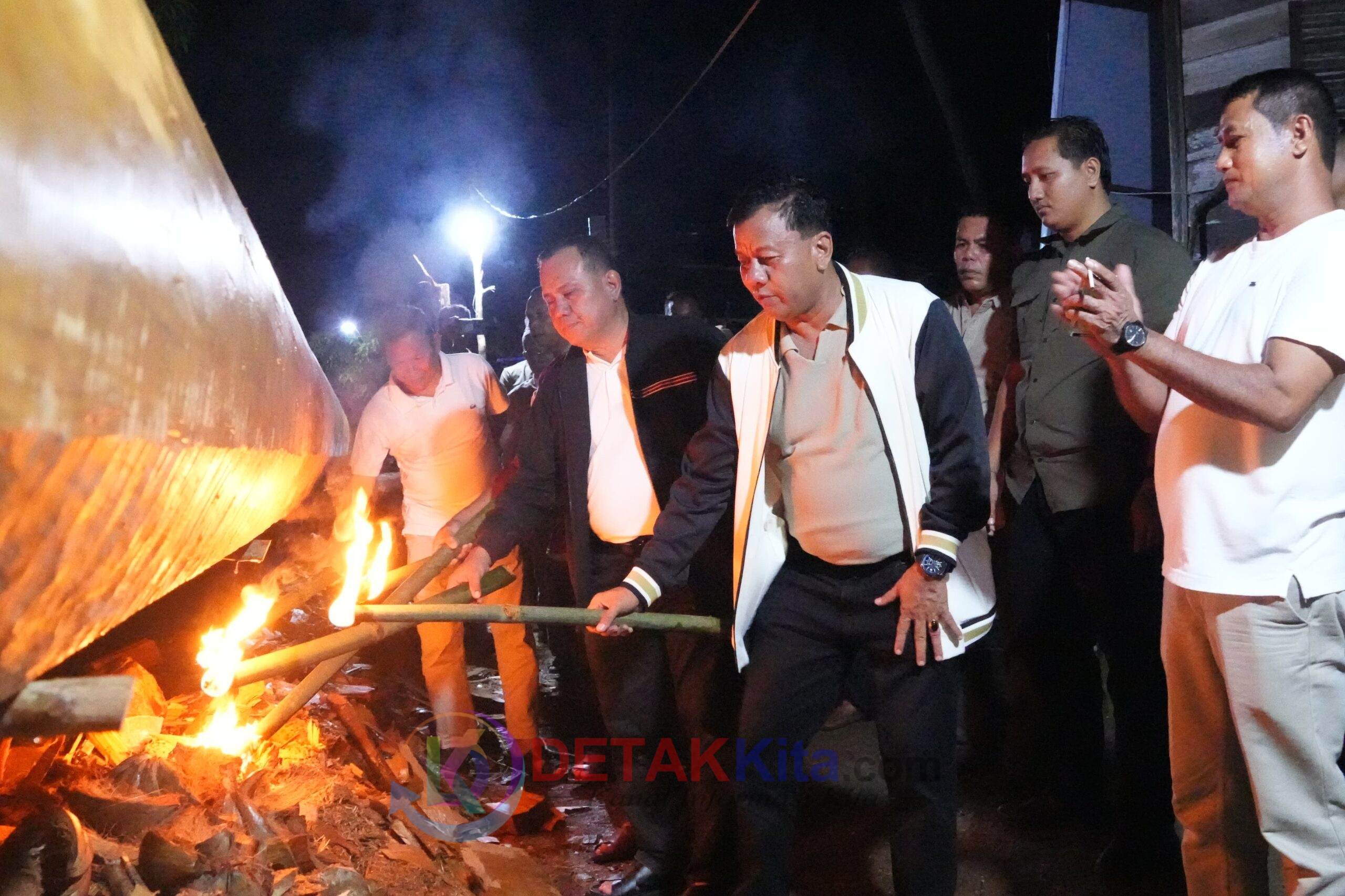 Hujan Tak Jadi Halangan: Malam Haru Pelayuran Jalur Dayang Malini Bersama Bupati Suhardiman