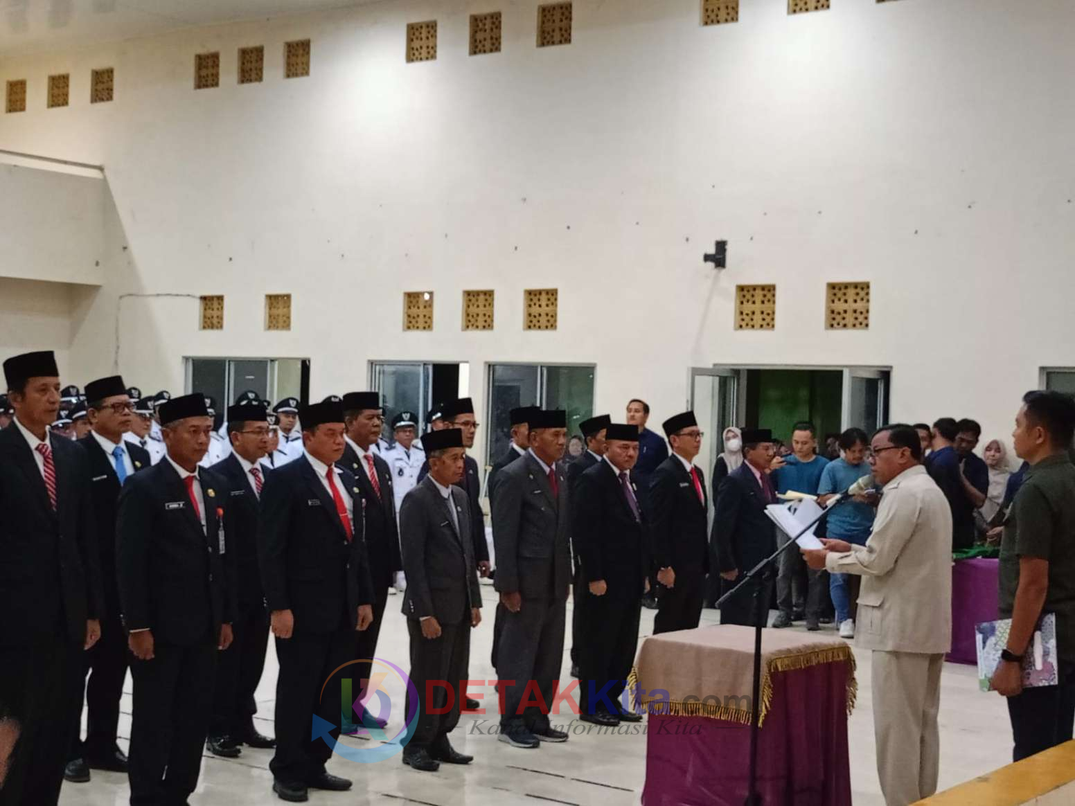 Malam Bersejarah di Pangean, Bupati Suhardiman Lantik Pejabat Tinggi Pratama: “Ini Amanah, Jangan Khianati Rakyat!”