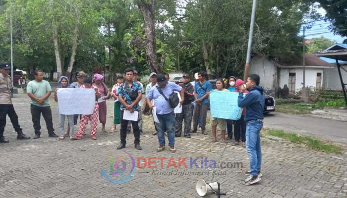 Mahasiswa dan Warga Sennah Demo Inspektorat Labuhanbatu Tuntut Transparansi Dana Desa