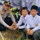 Peringati Hari Santri — Hijaukan Madrasah, Kapolsek Benai Ajak Gen Z Jadi Pelindung Alam Cinta Lingkungan