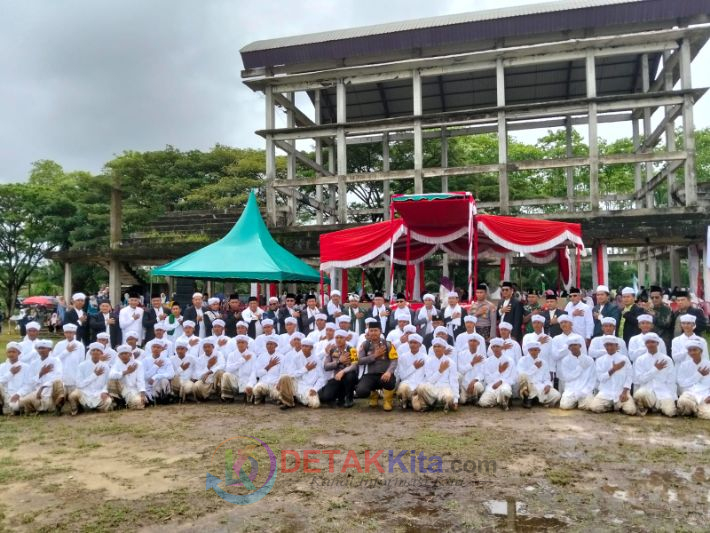 Ribuan Santri Padati Stadion Mini Kubu Babussalam, Semarak Peringatan Hari Santri Nasional 2025 di Rohil Ribuan Santri Padati Stadion Mini Kubu Babussalam, Semarak Peringatan Hari Santri Nasional 2025 di Rohil