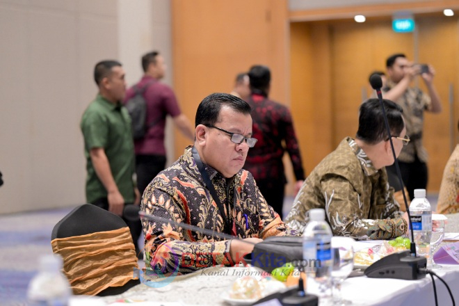 Bupati Suhardiman Hadiri RUPS-LB BRK Syariah di Batam, Dorong Bank Daerah Sejajar dengan Bank Nasional Bupati Suhardiman Hadiri RUPS-LB BRK Syariah di Batam, Dorong Bank Daerah Sejajar dengan Bank Nasional