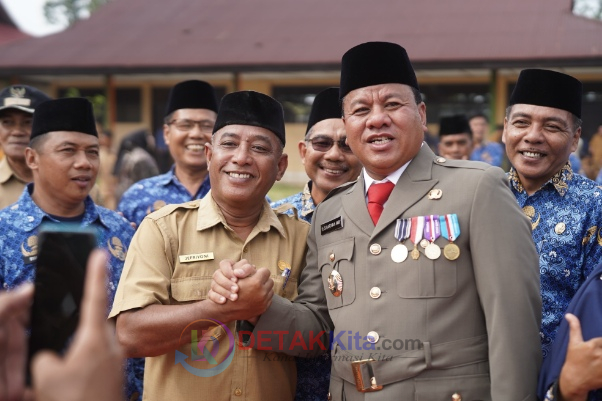 Pemimpin yang Tak Lupa Akar: Kembali ke Sekolah Lama, Bupati Suhardiman Tak Kuasa Menahan Air Mata di Hari Sumpah Pemuda!