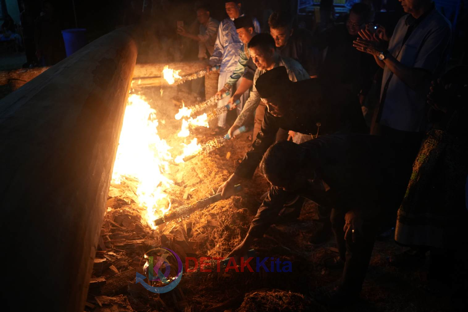 Kolaborasi Semangat Baru: Asisten III Azhar Ali dan Camat Eka Putra Bersama Masyarakat Melayur Jalur Baru “Rantai Emas”