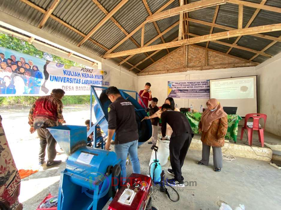 Mahasiswa KKN ULB Olah Pelepah Sawit Jadi Pupuk Organik, Warga Bandar Kumbul Antusias Belajar Teknologi Hijau