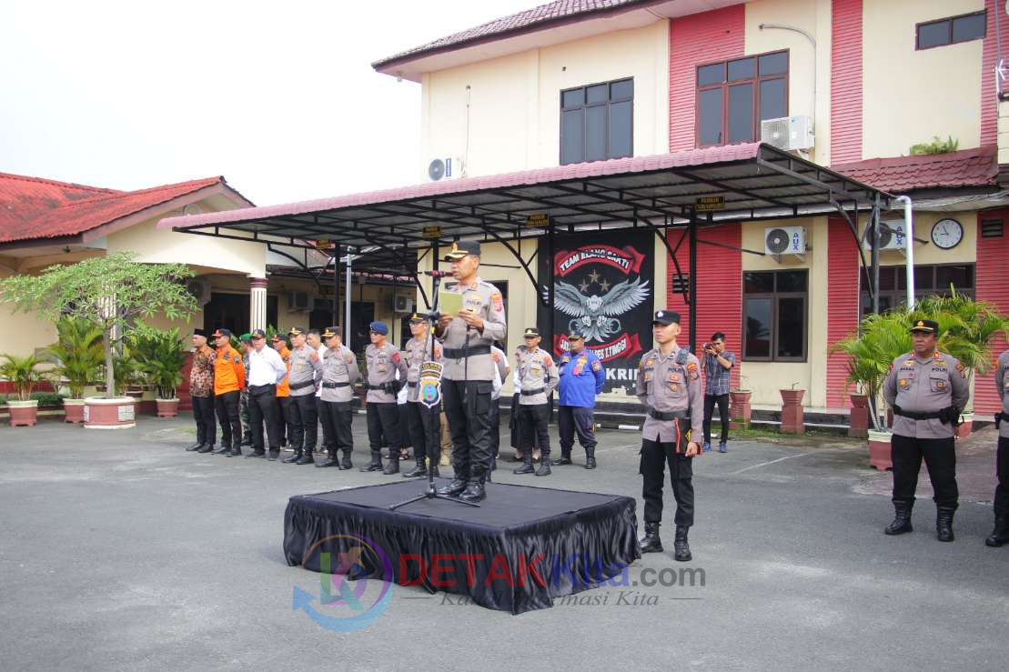 Saat Langit Tak Lagi Ramah, Polisi dan Rakyat Bersatu Menjaga Tebing Tinggi dari Bencana