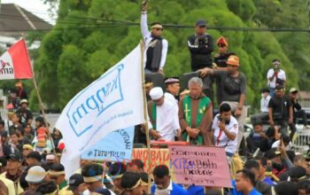 Ribuan Massa Desak Penutupan PT TPL, Gubernur Bobby Didesak Tegas Berpihak ke Rakyat