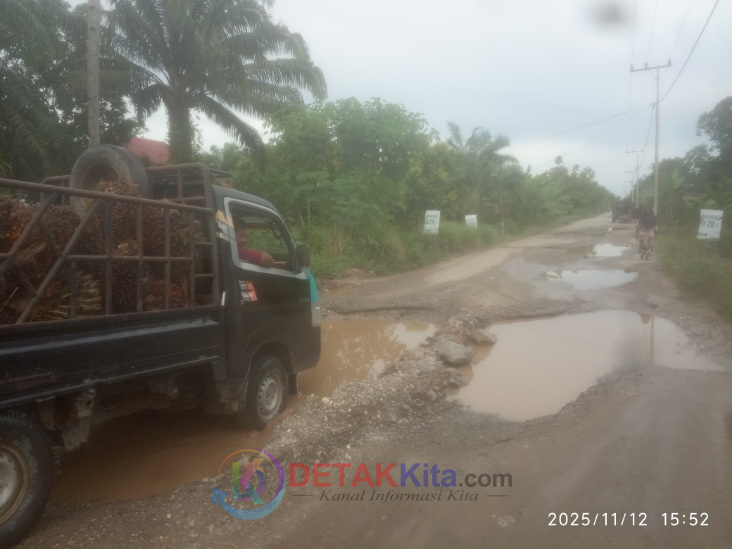 Jalan Parit Karto di Sungai Segajah Rusak Parah, Warga Rokan Hilir Minta Pemerintah Segera Bertindak