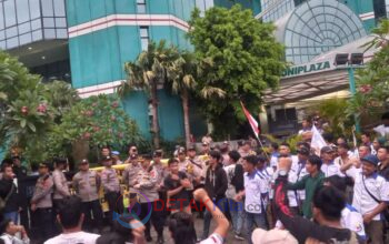 Ribuan Buruh Perkebunan Labuhanbatu Raya Geruduk Kantor Asian Agri Group: Desak Hentikan “Perbudakan” terhadap Istri dan Anak Pekerja