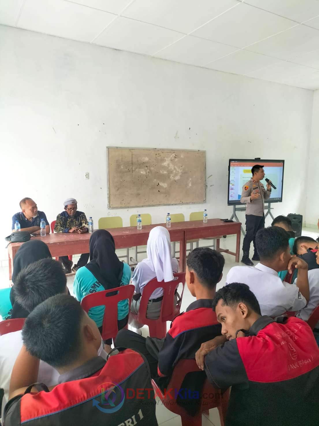 Polsek Panai Hilir Gelar Penyuluhan Anti-Bullying di SMKN, Siswa Didorong Bijak Gunakan Medsos