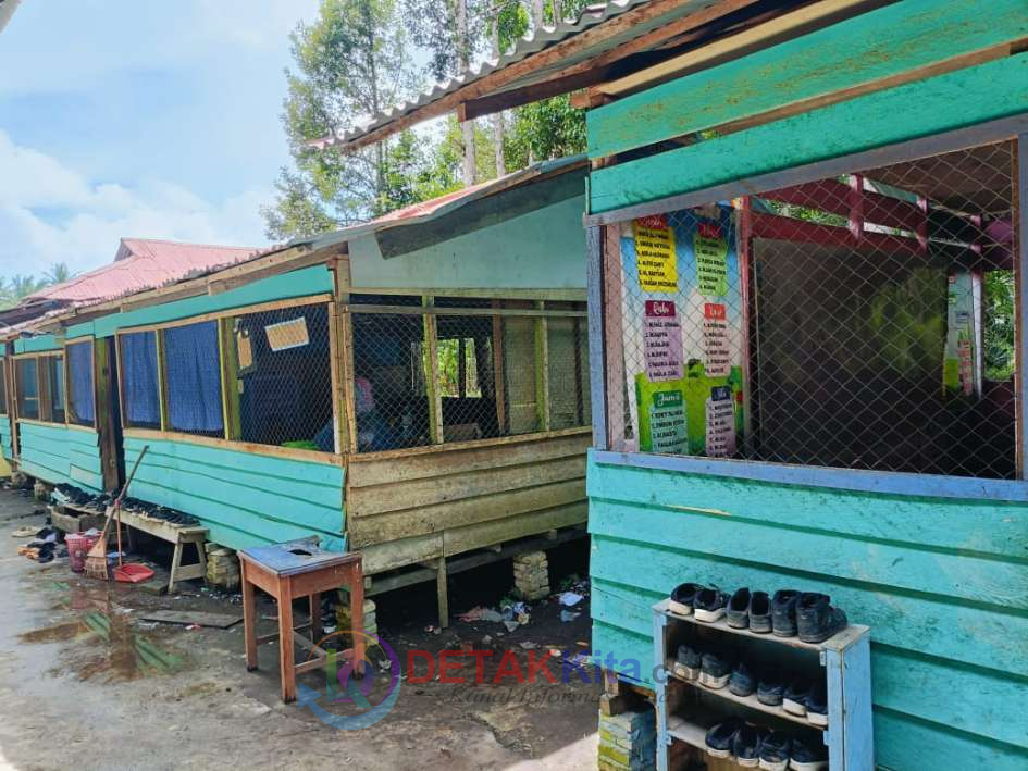 SD Swasta Al Khoir di Kubu Memprihatinkan: Empat Lokal Berdinding Kayu dan Kawat, Guru-Murid Tetap Belajar di Ruang Tidak Layak