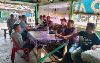 Kapolsek Padang Hilir Turun ke Jalan Cemara: Jumat Curhat Jadi Ruang Aspirasi Warga, Situasi Kondusif Tetap Jadi Prioritas Kapolsek Padang Hilir Turun ke Jalan Cemara: Jumat Curhat Jadi Ruang Aspirasi Warga, Situasi Kondusif Tetap Jadi Prioritas