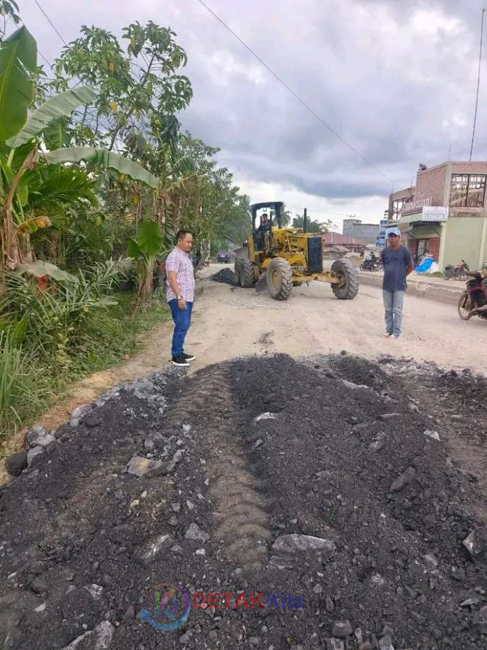 Syahrin Usman Tinjau Penimbunan Jalan Sudirman Sungai Kubu: Aspirasi Warga Mulai Terjawab, Perbaikan Dilakukan Secara Swakelola