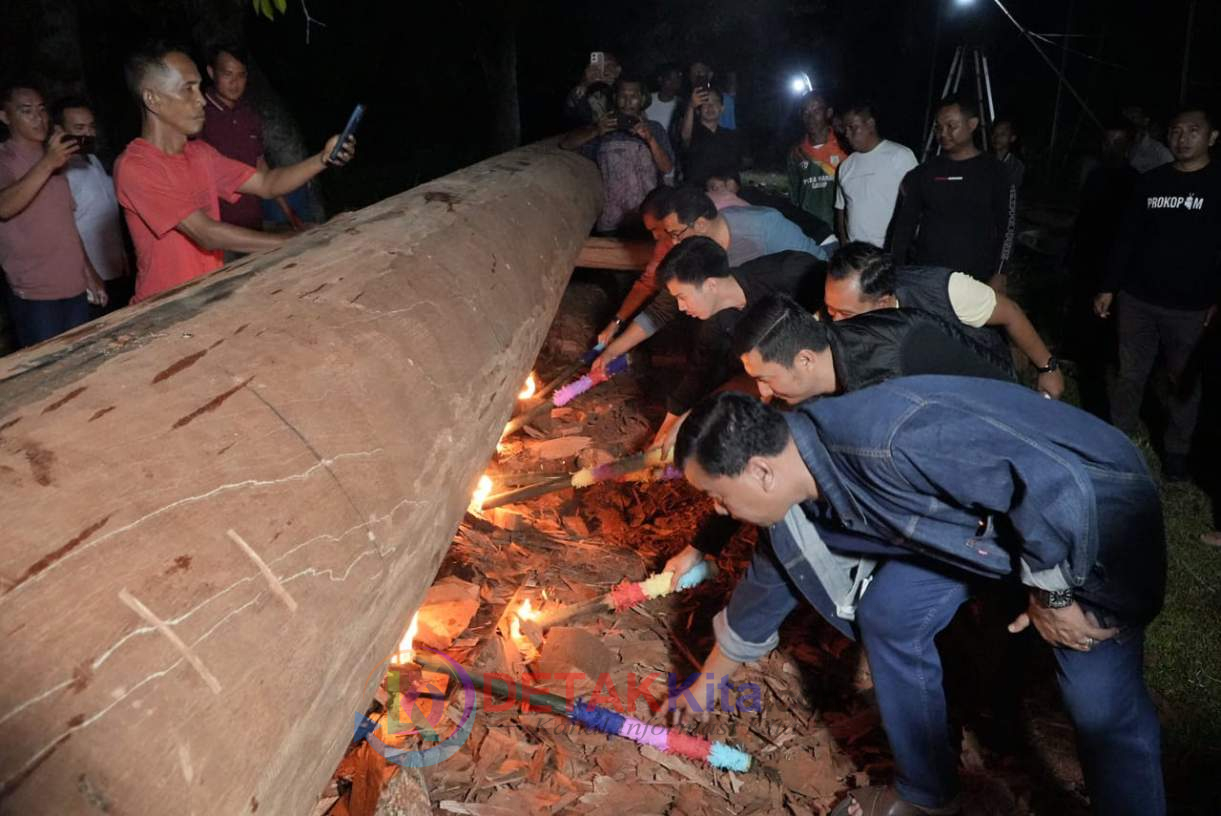 Bupati Suhardiman Melayur Jalur di Ujung Negeri: Ketika Api Obor Menghidupkan Marwah Kuansing yang Tak Pernah Padam