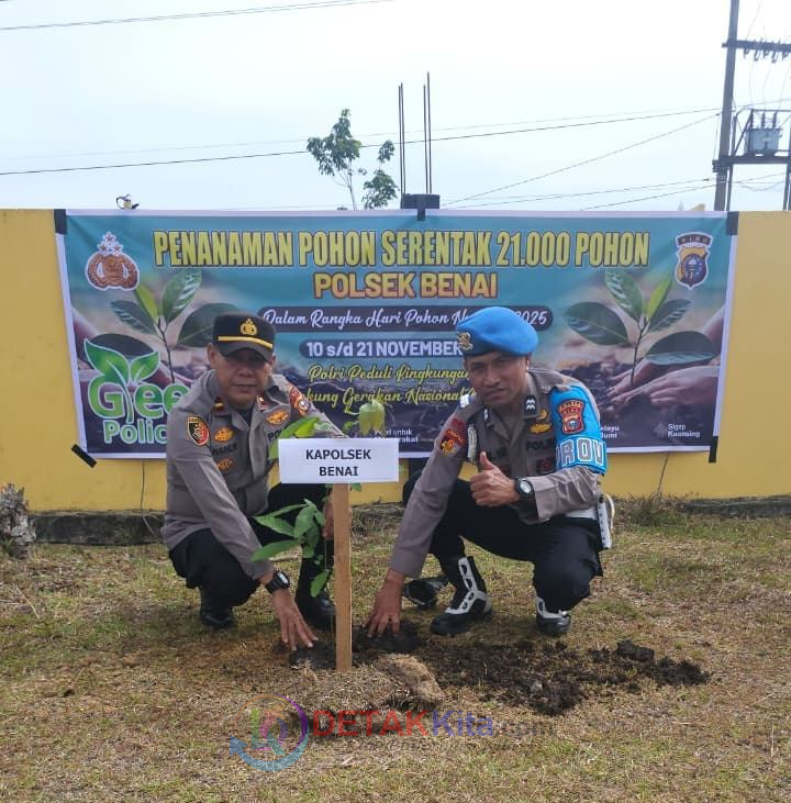 Menanam Harapan di Bumi Pacu Jalur: Kapolsek Ipda Hainur Rasyid dan Warga Bergerak Hijaukan Kuansing