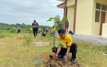 Polsek Kuantan Hilir Tanam 80 Pohon dalam Program Unggulan Kapolda Riau “Green Policing” Polsek Kuantan Hilir Tanam 80 Pohon dalam Program Unggulan Kapolda Riau “Green Policing”