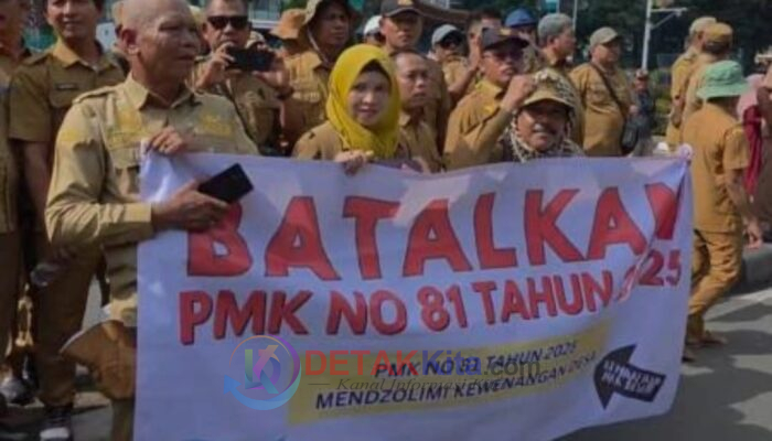 Prof Sutan Nasomal Meledak! Demo Ribuan Kades di Istana Disebut Bukti Menteri Gagal Bekerja: Kalau Perlu, Pecat Saja!