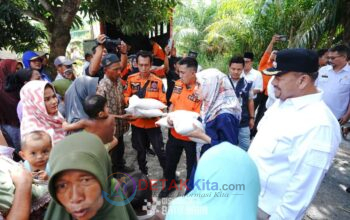 Bupati Baharuddin Gandeng Bapanas Turun ke Lokasi Banjir: 99,6 Ton Beras Digelontorkan untuk Warga Batu Bara! Bupati Baharuddin Gandeng Bapanas Turun ke Lokasi Banjir: 99,6 Ton Beras Digelontorkan untuk Warga Batu Bara!