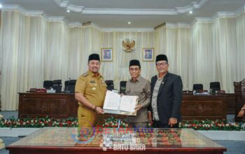 Tiga Ranperda Disahkan! Bupati Baharuddin Hadiri Paripurna DPRD, Semua Fraksi Kompak Setuju Tiga Ranperda Disahkan! Bupati Baharuddin Hadiri Paripurna DPRD, Semua Fraksi Kompak Setuju