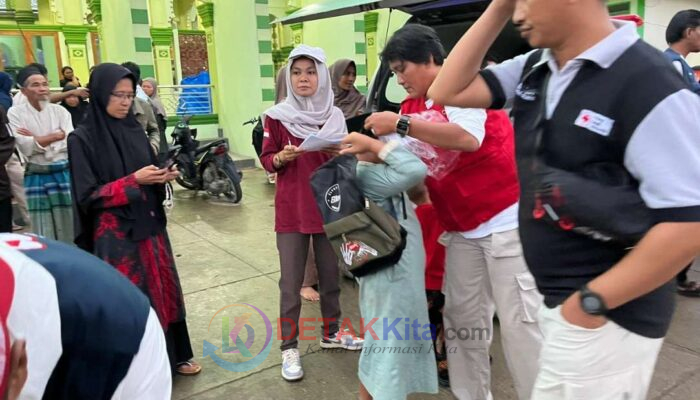 PMI Kuansing Tancap Gas ke Lokasi Bencana Sumatra! 110 School Kids Disalurkan, Air Bersih hingga Sembako Mengalir ke Warga Solok