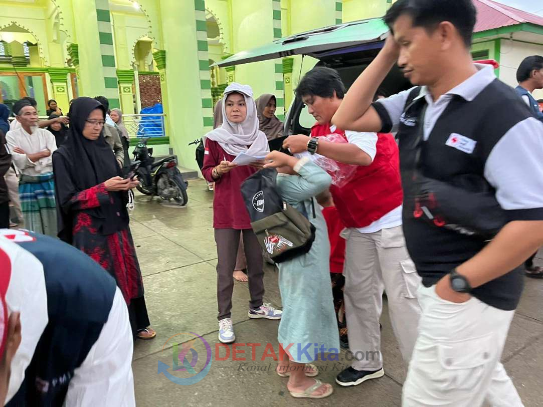 PMI Kuansing Tancap Gas ke Lokasi Bencana Sumatra! 110 School Kids Disalurkan, Air Bersih hingga Sembako Mengalir ke Warga Solok