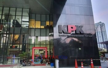 KPK Geledah Rumdin Bupati Inhu, Rp400 Juta Disita Diduga Aliran Proyek Korupsi Abdul Wahid