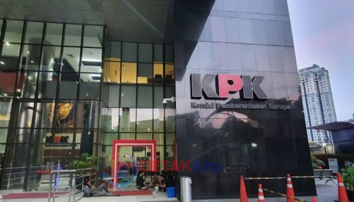 KPK Geledah Rumdin Bupati Inhu, Rp400 Juta Disita Diduga Aliran Proyek Korupsi Abdul Wahid