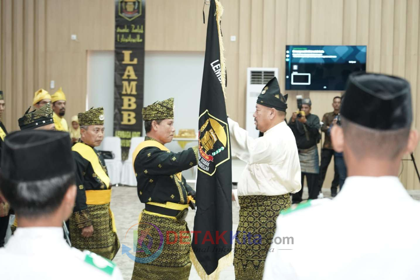Wamenag RI Turun ke Batu Bara, LAMBB Dikukuhkan: Bupati Baharuddin Tegaskan Adat Melayu Tak Boleh Luntur