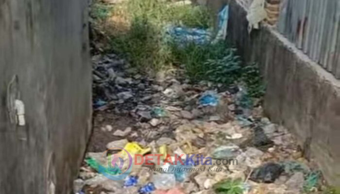 Retribusi Jalan Terus, Sampah Menggunung! Parit Pasar Pagi Tanjung Tiram Jadi Sarang Bau Busuk, Pemkab Batu Bara Dinilai Tutup Mata