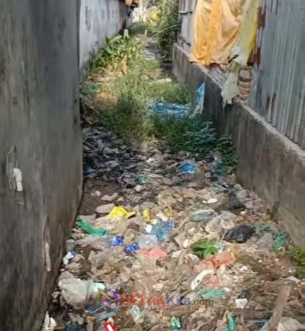 Retribusi Jalan Terus, Sampah Menggunung! Parit Pasar Pagi Tanjung Tiram Jadi Sarang Bau Busuk, Pemkab Batu Bara Dinilai Tutup Mata
