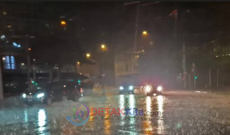 Riau Siaga! Tengah Malam Ini Hujan Lebat Disertai Petir dan Angin Kencang Mengancam Sejumlah Daerah