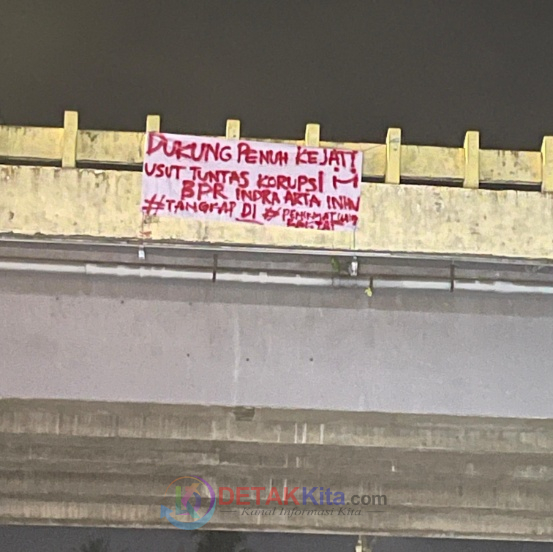 Spanduk Misterius Gegerkan Pekanbaru! Dukung Kajati Usut Korupsi BPR Indra Arta Inhu—Minta “Tangkap DI”