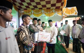 BRK Syariah Selalu Hadir di Safari Ramadhan Kuansing, Alfikri Djamil Serahkan Bantuan Tunai — Bupati Suhardiman: Perbankan Lain Jangan Tinggal Diam!