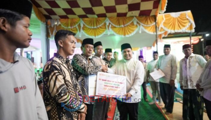BRK Syariah Selalu Hadir di Safari Ramadhan Kuansing, Alfikri Djamil Serahkan Bantuan Tunai — Bupati Suhardiman: Perbankan Lain Jangan Tinggal Diam!