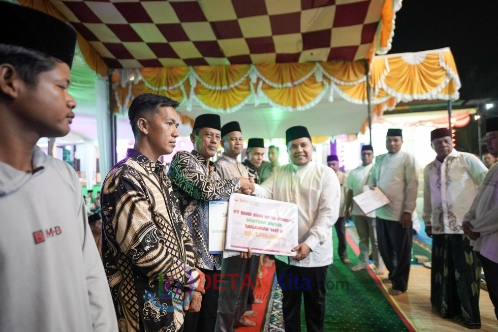 BRK Syariah Selalu Hadir di Safari Ramadhan Kuansing, Alfikri Djamil Serahkan Bantuan Tunai — Bupati Suhardiman: Perbankan Lain Jangan Tinggal Diam!