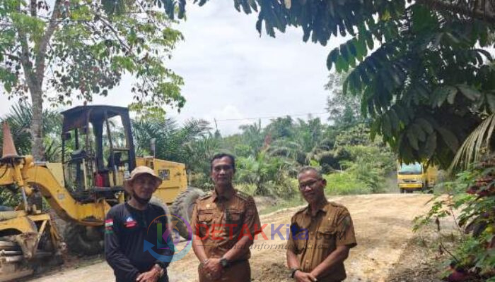 Mantap! Jalan Bukit Raya – Koto Baru Sepanjang 17 KM Diperbaiki dari Dana CSR—Camat Singingi Hilir: Bukti Nyata Kepedulian PT AA dan PT SAR